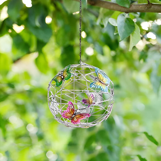 lampe-solaire-sphere-aux-papillons-suspendue-1