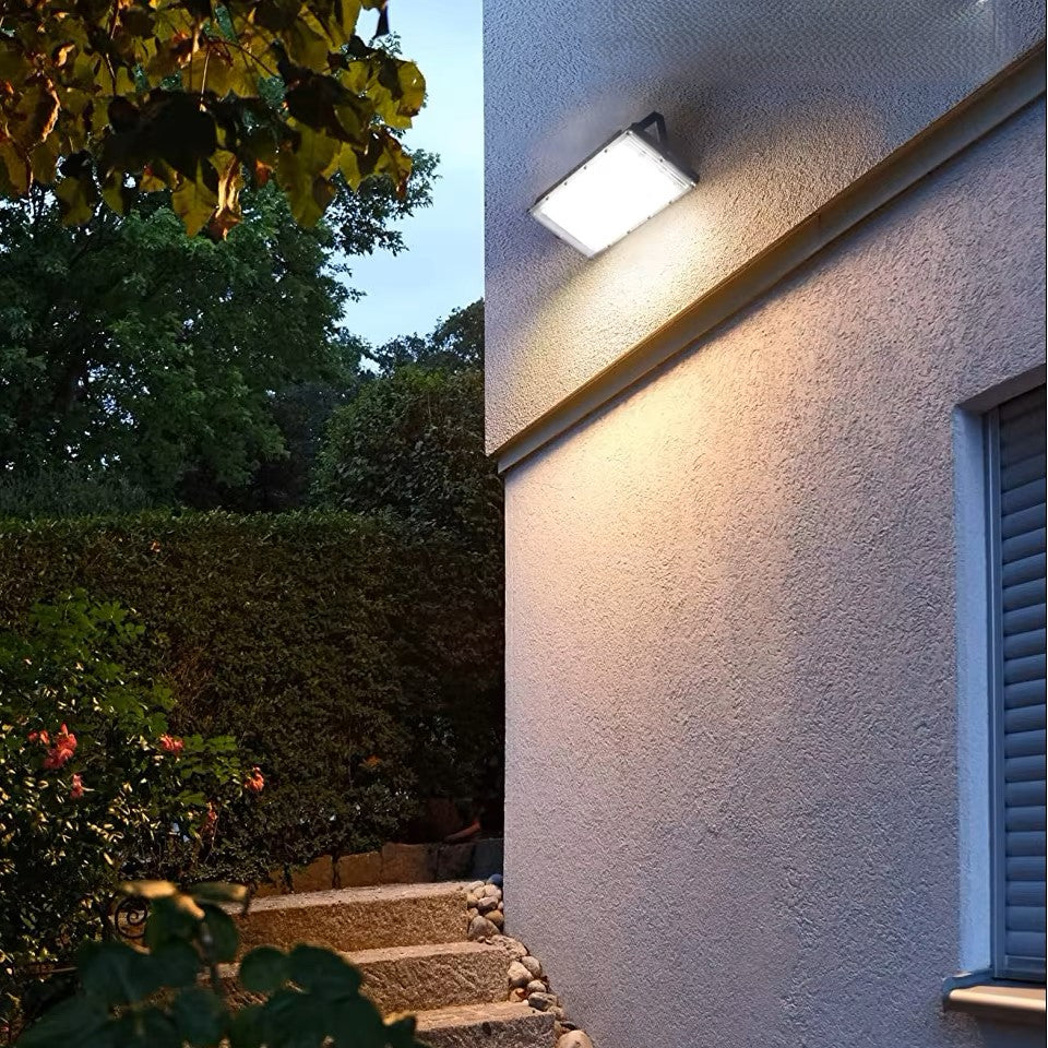 projecteur-led-atlas-brillant-1
